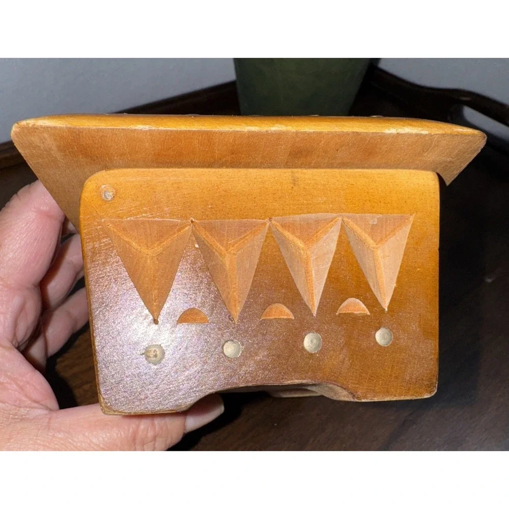 Vtg. Hand‎ Rustic Carved Wooden Jewelry Trinket Box. 7.5